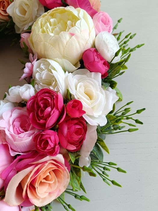 Wiosenny wianek na drzwi peonie, jaskry, róże, piwonie,sztuczne kwiaty