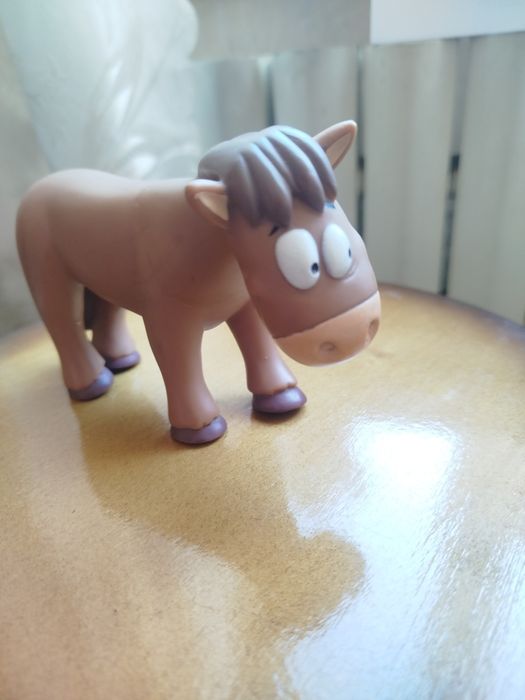 Фигурка лошади из коллекции  DeAgostini Животные на ферме