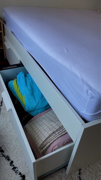 Cama de casal Brimnes IKEA