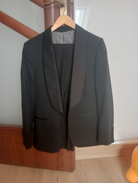 Czarny garnitur męski