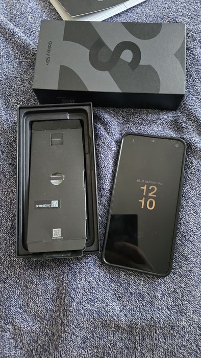 Samsung galaxy s22 plus Amoled 120 Hz Android 16
