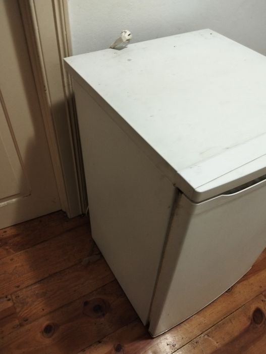 Frigorífico com mini congelador