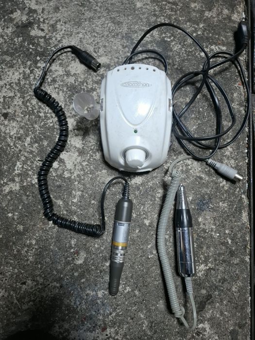 Frezarka do paznokci Saeyang Marathon 3 , z dwoma końcówkami roboczymi