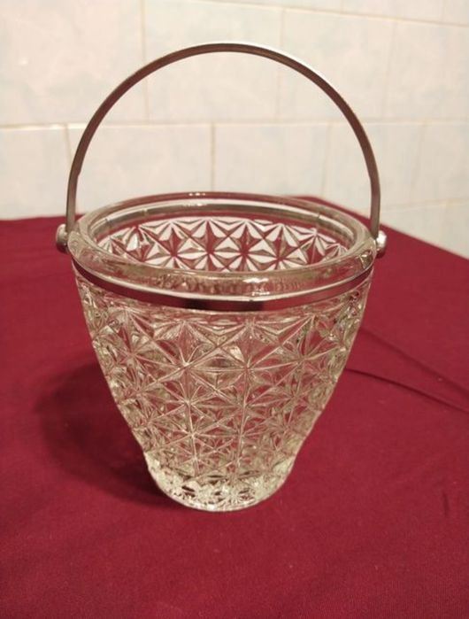 Хрустальные конфетницы либо ведёрки для льда