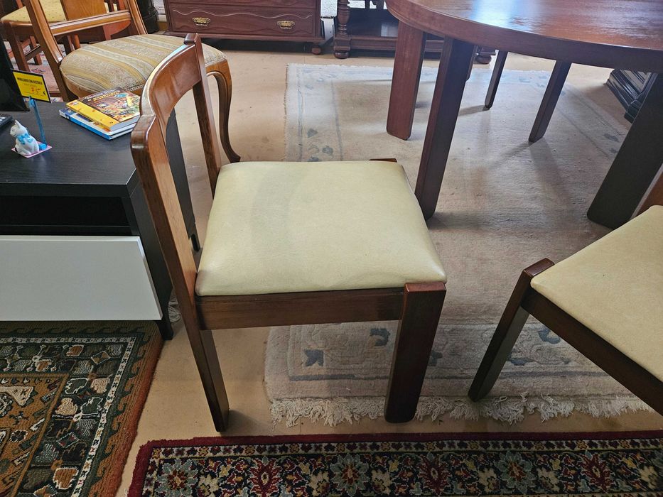 Cadeiras antigas - Muito robustas - bom estado geral - Valor unitário