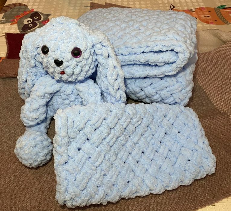 Плюшевий набір для малюка: зайчик, плед і подушка