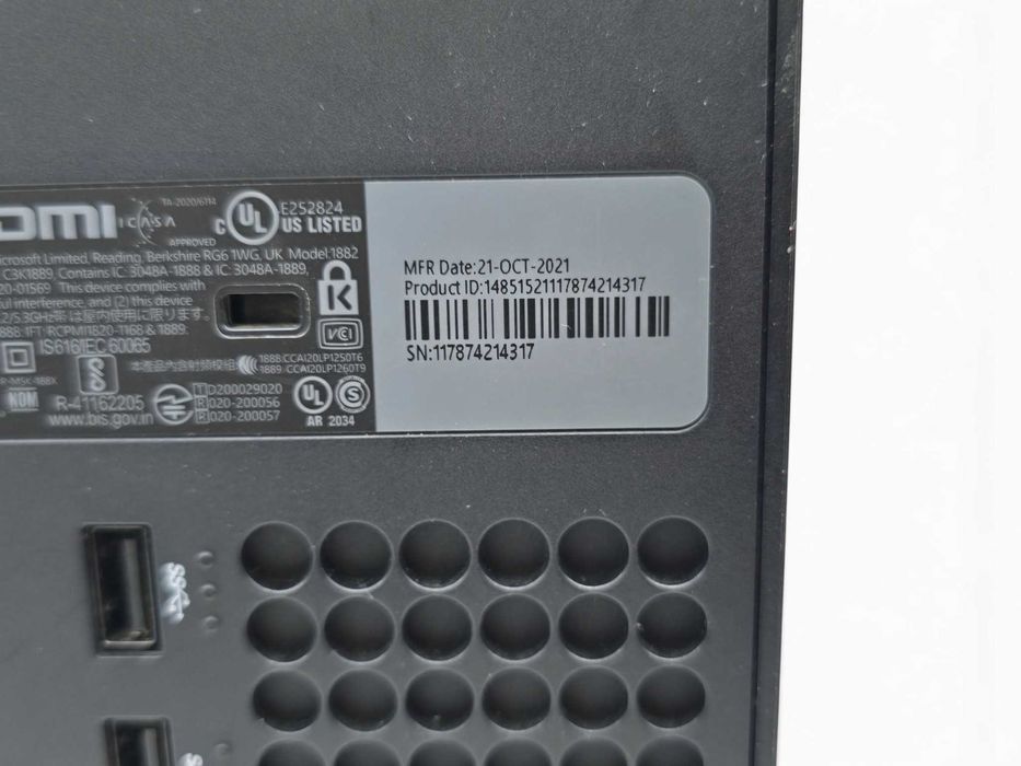 Konsola Xbox Series X + Pad
