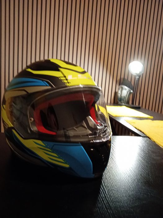 Kask motocyklowy.