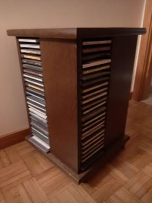 Vendo móvel  de CDs