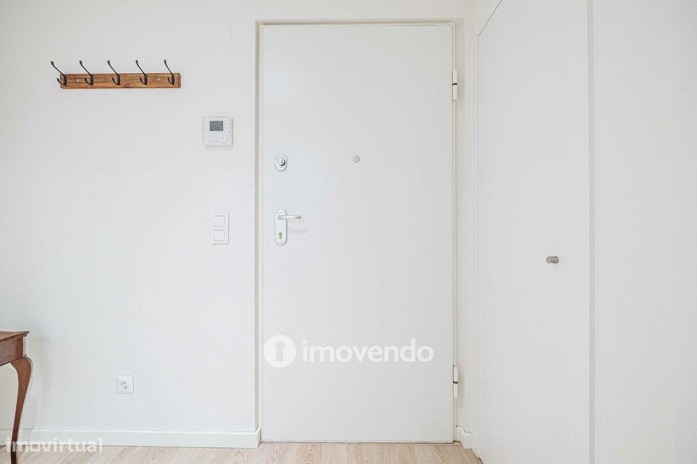 Apartamento T2 moderno, com estacionamento, na Alta de Lisboa