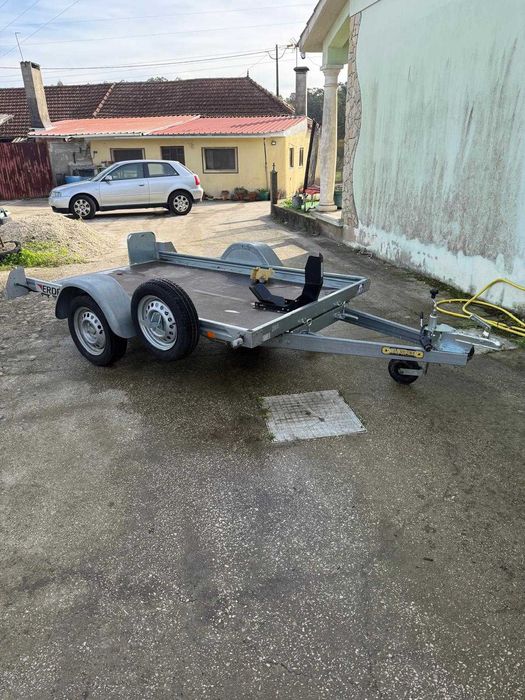 Reboque em ótimo estado