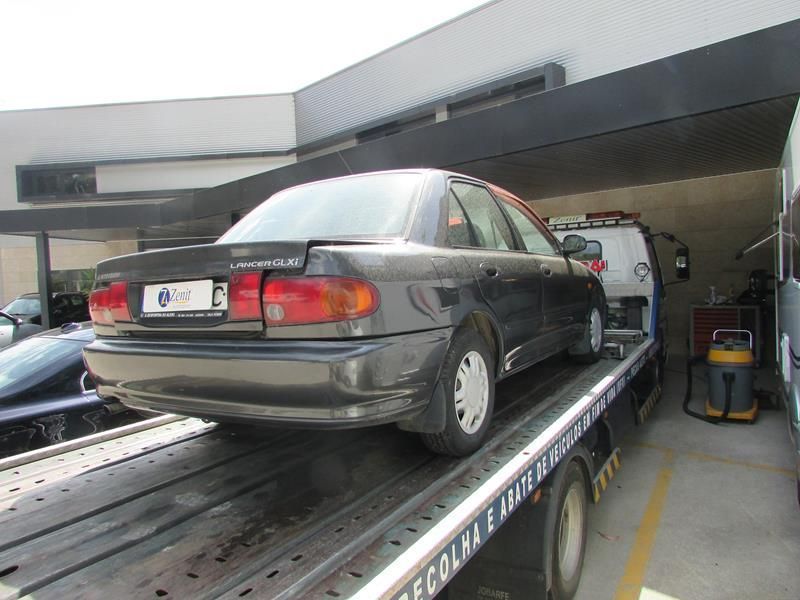 Mitsubishi Lancer 1,3 (75cv) de 1996 - Peças Usadas (5555)