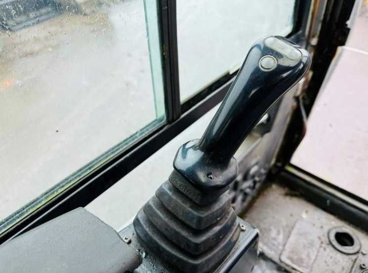 Екскаватор для перевалки лісу , металолома FUCHS MHL 320