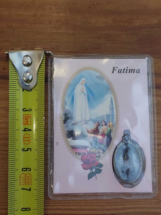 Pagela com pendente de Nossa Senhora de Fátima