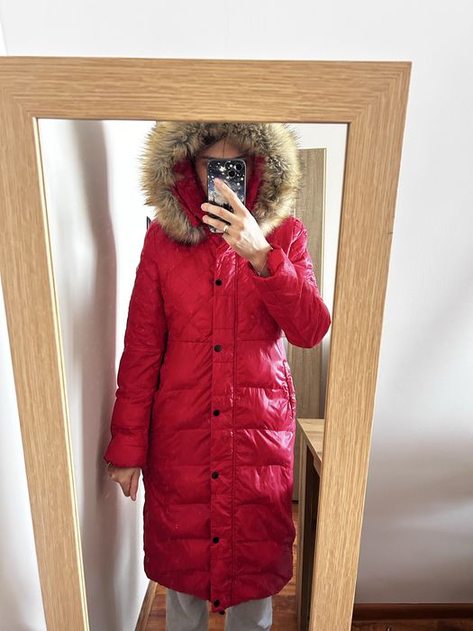 Czerwony puchowy plaszcz Moncler