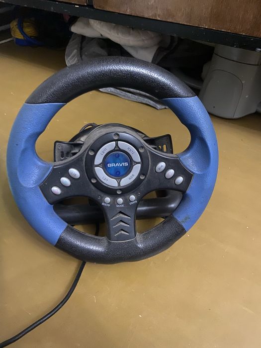 Продам ігровий руль та мяч