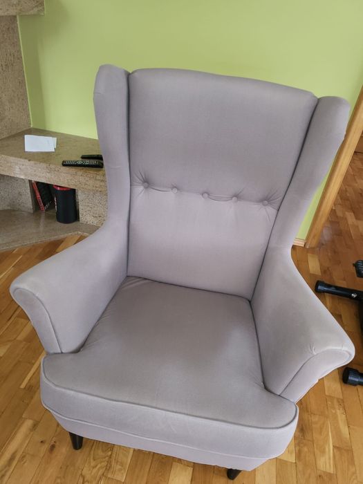 Sofa, pufa i dwa fotele