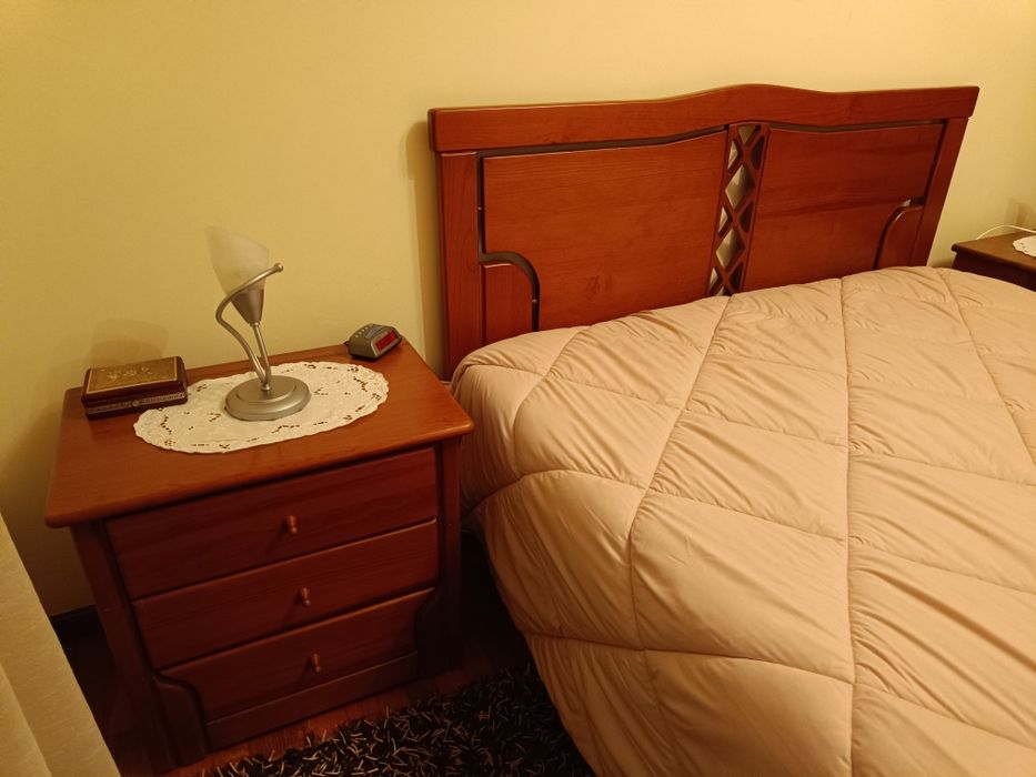 Mobília de quarto completa( com roupeiro)