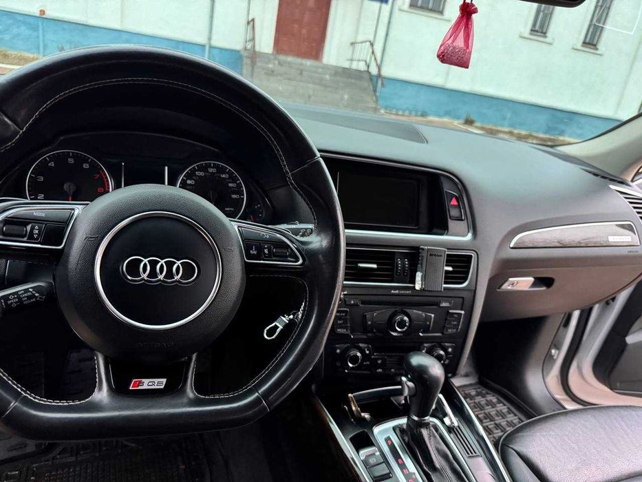 Audi Q5 8R tfsi 2012 р.в.