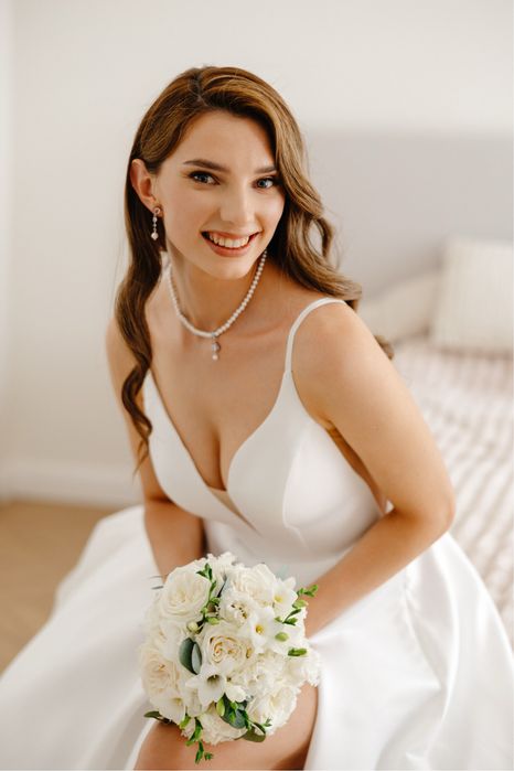 Весільна сукня у розмірі М