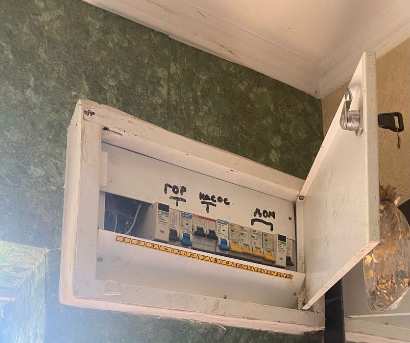 Продам невеликий будинок із зручностями, двома видами опалення