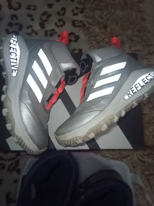 Adidas чобітки черевики уггі 31-31.5