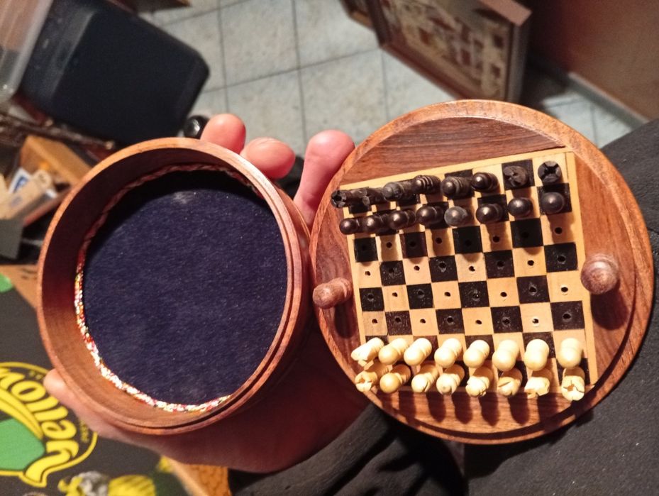 Szachy,stare drewniane szachy
