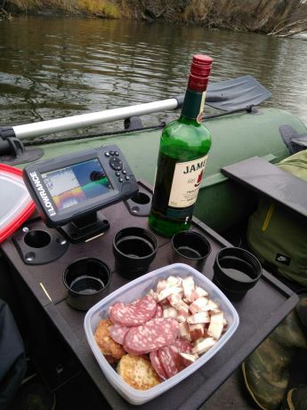 Столик в лодку , столик в човен,,під ехолот, для ехолота,тримач