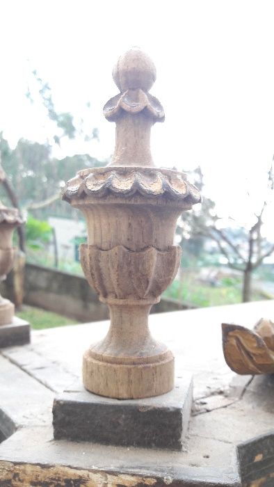 Oratório antigo, 1,18mt em madeira de castanho