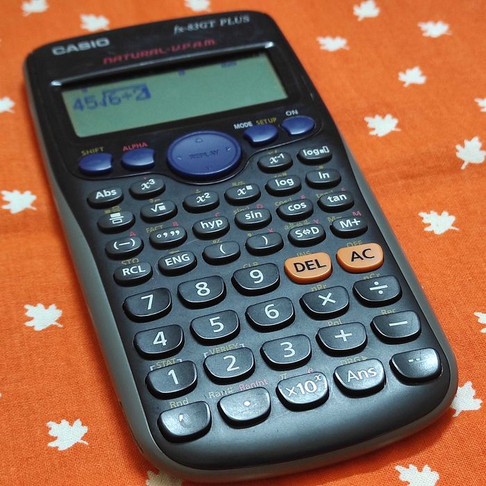 Професиональный инженерный калькулятор - Casio FX-83GT PLUS