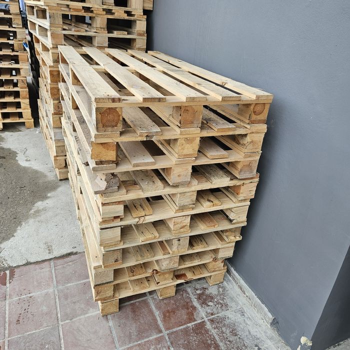 Paleta o wymiarach 152×80 cm,