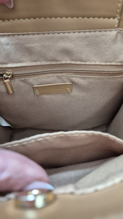 Torebka kuferek Reserved zloty łańcuszek nude beige