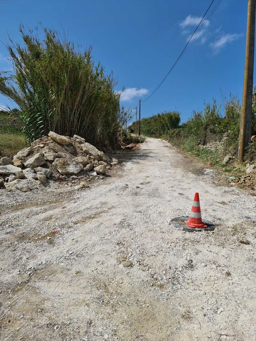 Terreno com Armazém já vedado