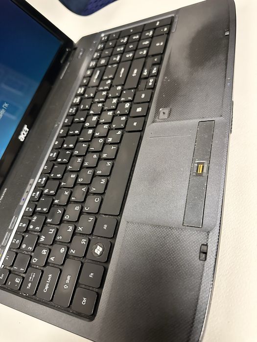 Ноутбук Acer Aspire 5738 (Pentium Dual-Core / 3 GB / 1 TB)