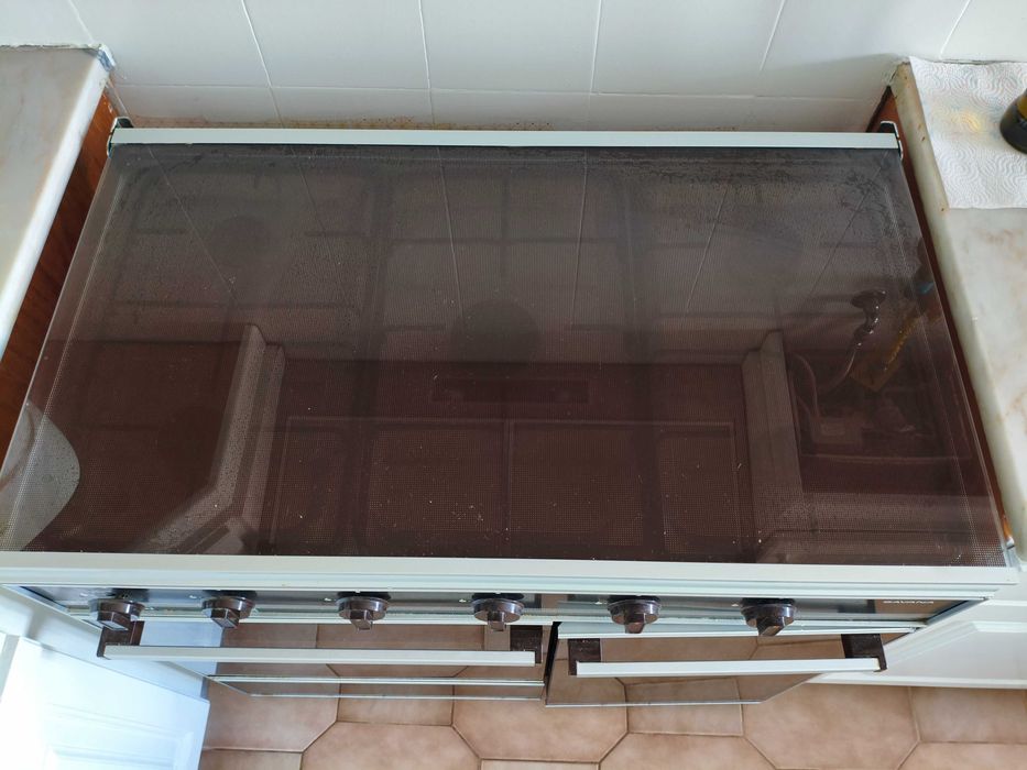 GRÁTIS — Fogão a gás de 6 bicos Savana, com forno