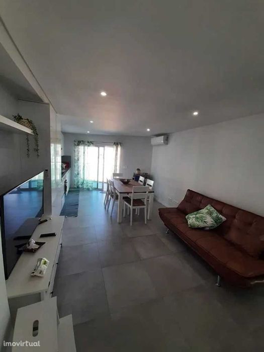 T2 com ar condicionado e WIFI junto à praia