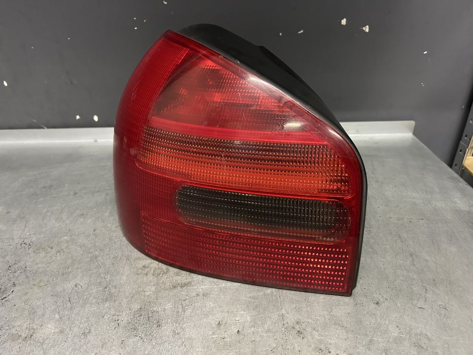 Lampa lewa tył Audi A3 8L 96-00r. Europa oryginał