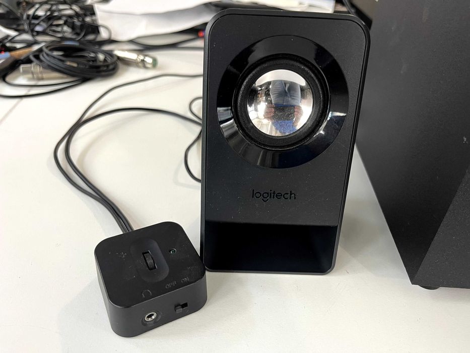 Colunas Computador - Z213 Compact 2.1 Speaker System