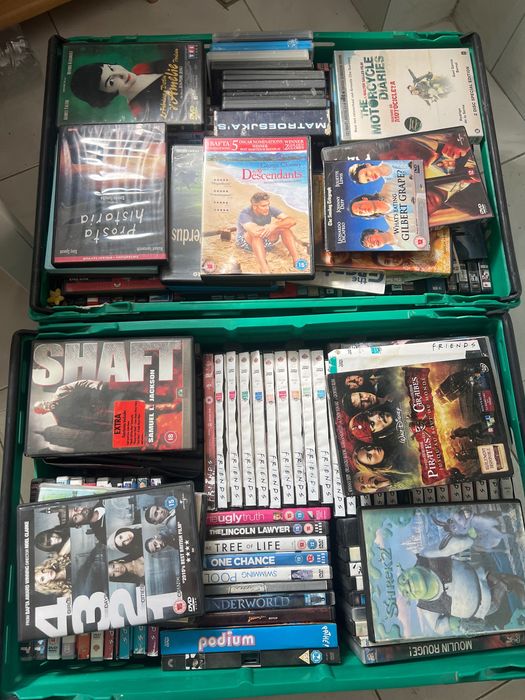 DVDs CDs filmes