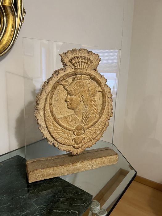 Peça decorativa com deusa Egípcia