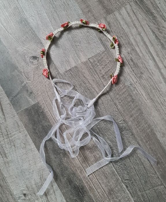 Elegancka opaska dla dziewczynki róże różyczki perełki wstążki