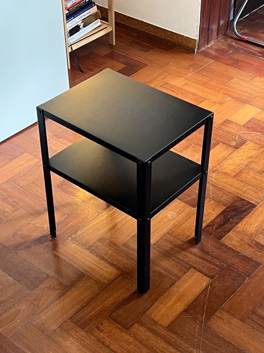 Mesa de cabeceira preta ikea