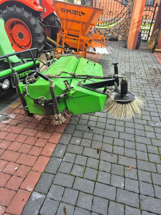 Etesia 124D kabina pług zamiatarka