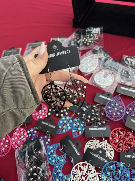 lote 32 pares de brincos novos