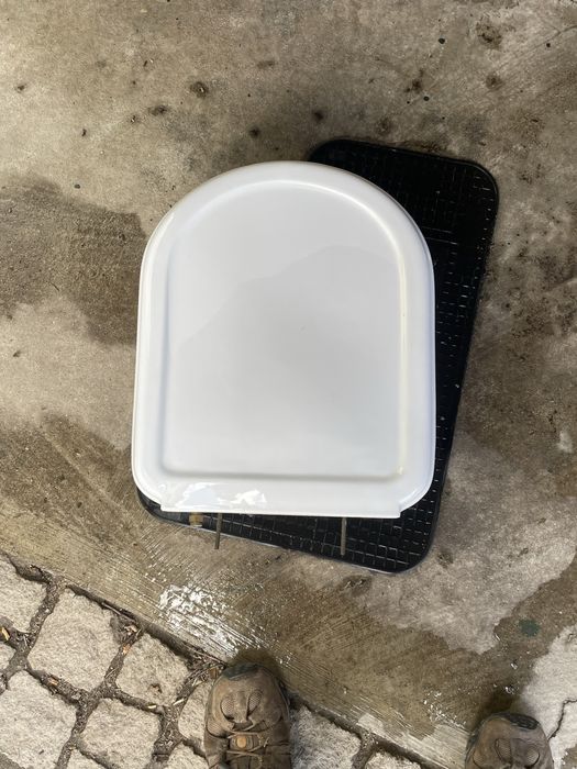 Sanita + dois autoclismos e lavatorio