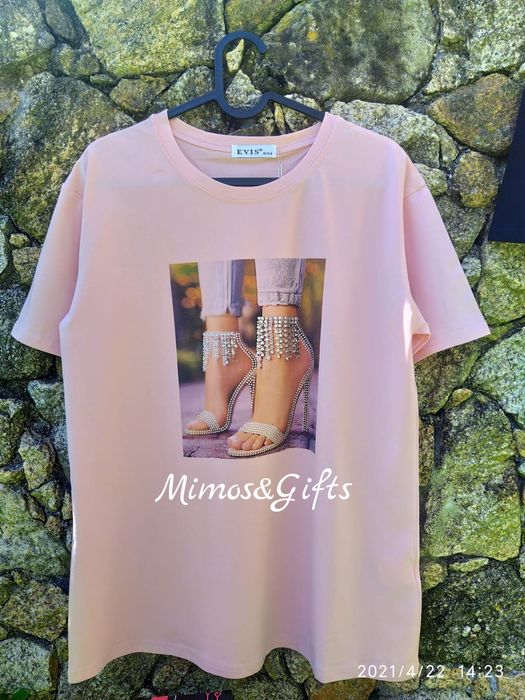 Camisola de mulher e novas