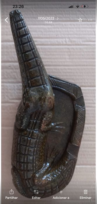 Cinzeiro em forma de crocodilo