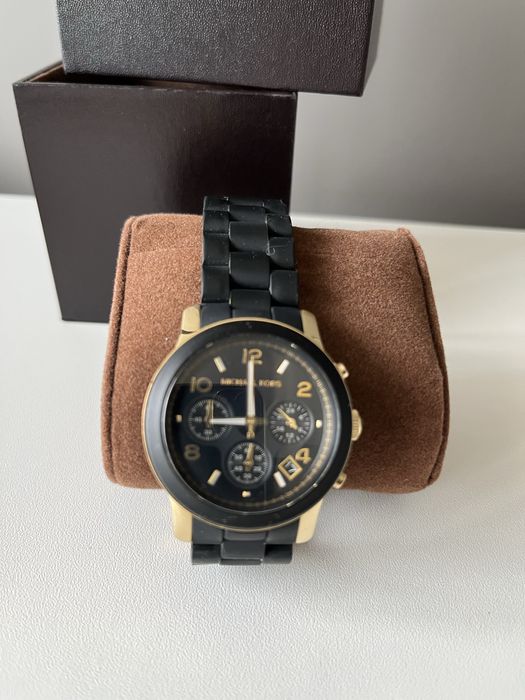Relógio Michael kors preto e dourado como novo