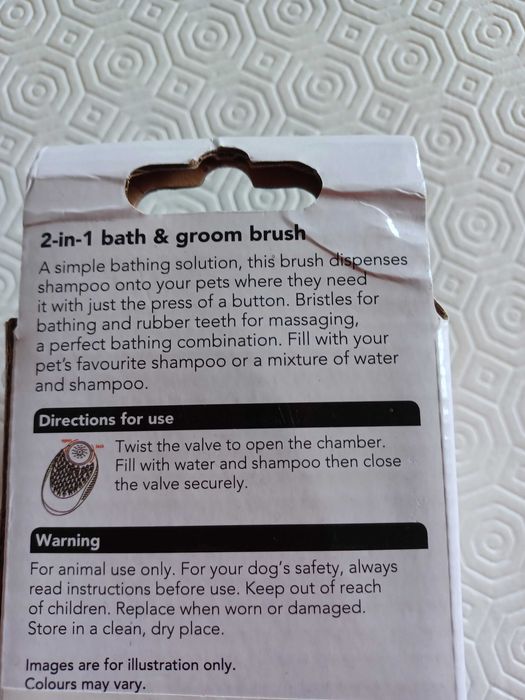 Escova com depósito para shampoo para cães