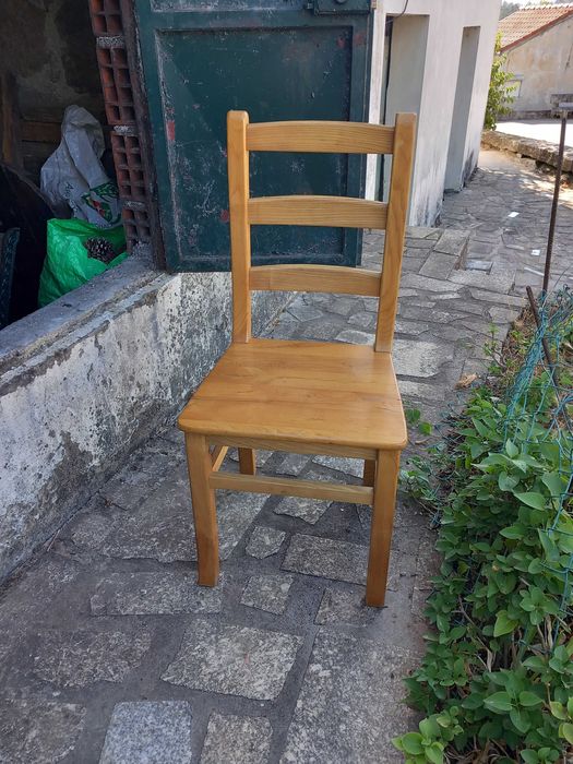 Mesa de cozinha com 6 cadeiras + mesa de centro